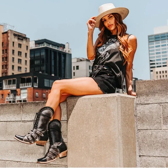 NWT FREEBIRD ICE MULTI “WINNIE” Boots Size 8👢PRICE IS FIRM!!! 👢